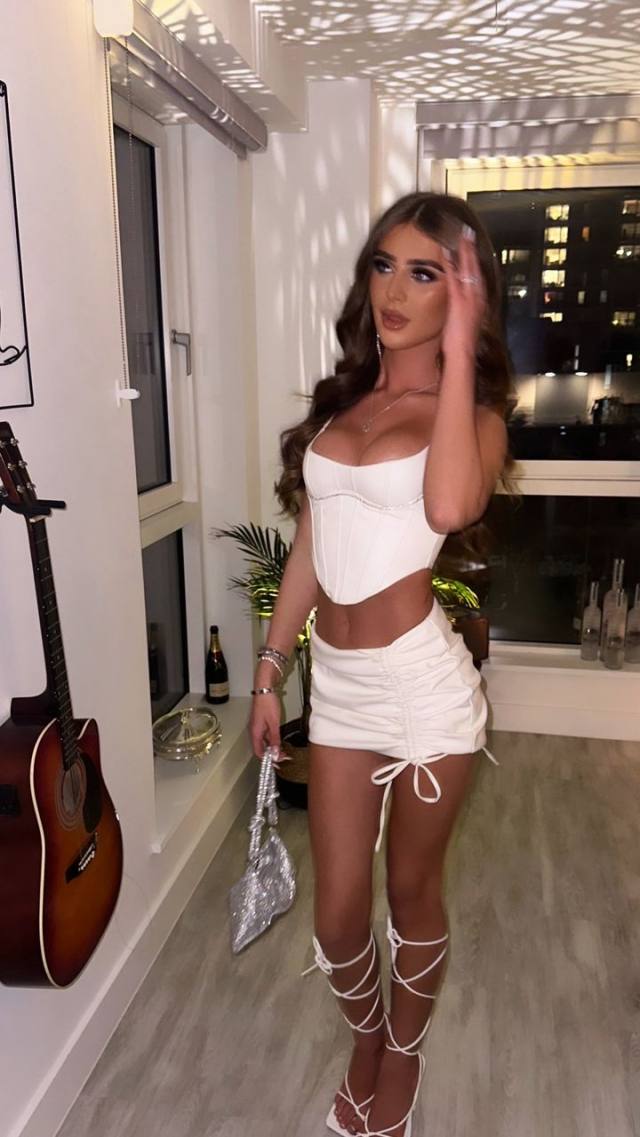 DICK SO HARD IT NEEDS A GOOD BOY 🍑🍆💦🫦