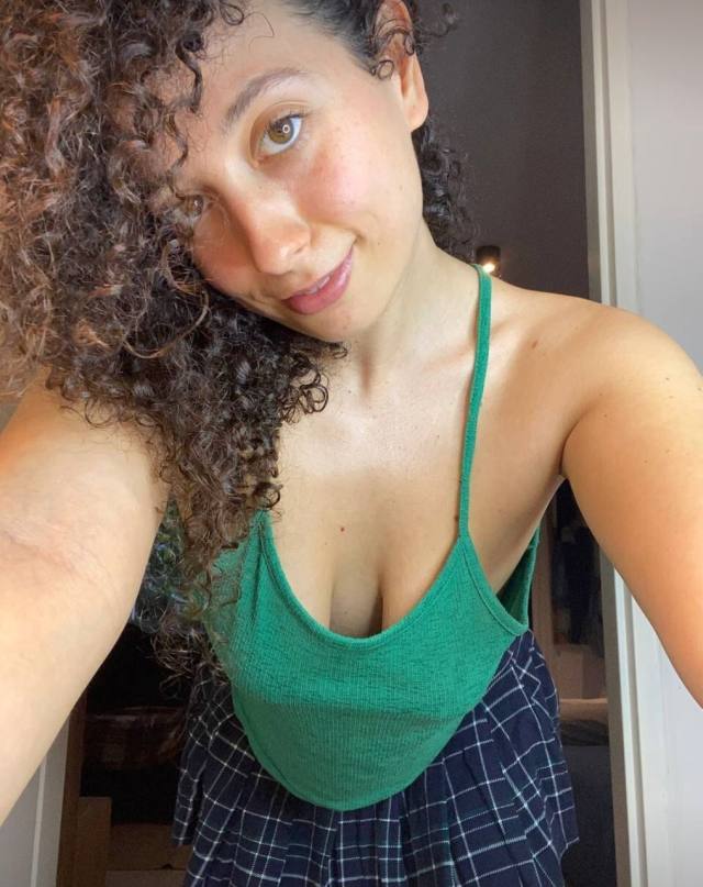 Your curly girl next door💕