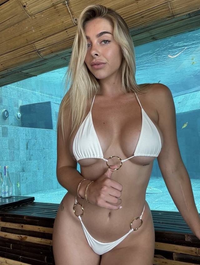 I’m available right now 😋👅