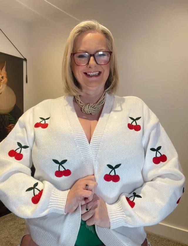 Sweet naughty mature lady here looking for daytime discreet fun around here