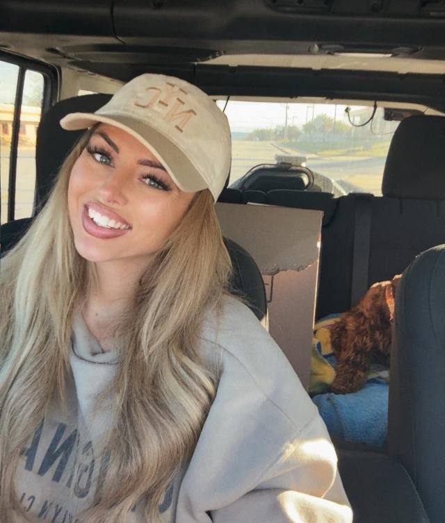 I’m Married With 2 Kids & My Husband Went For A Business Trip & I Need A Man To Come Fuck Me While Husband Traveled