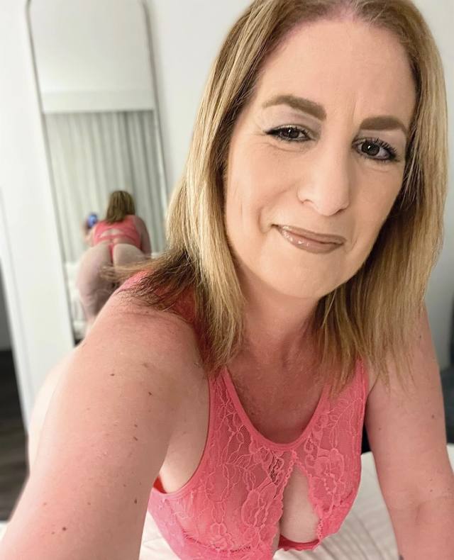 51 years old PROFESSIONAL, INDEPENDENT, MATURE MASSEUSE, I OFFER ALL KINDS OF MASSAGEIHAPPY ENDING