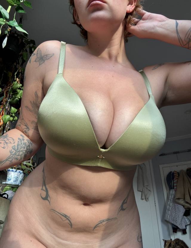 Your new addiction text me 205-538-1918 come fullfil your fantasy 💕🌺 down for meetup fun and massage services, I do sell vide