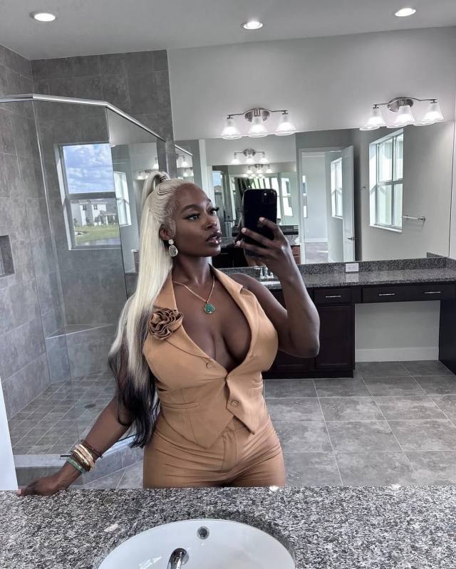 I’M A LICENSED MASSAGE THERAPIST CATERING TO MEN WHO WANT A PROFESSIONAL MASSAGE IN A RELAXED SETTINGS