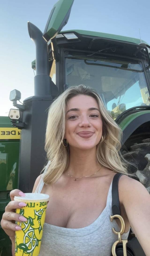 I’m a female sexy therapist with happy endings 🍑🍑🍑🍆🍆🍆💦💦💦