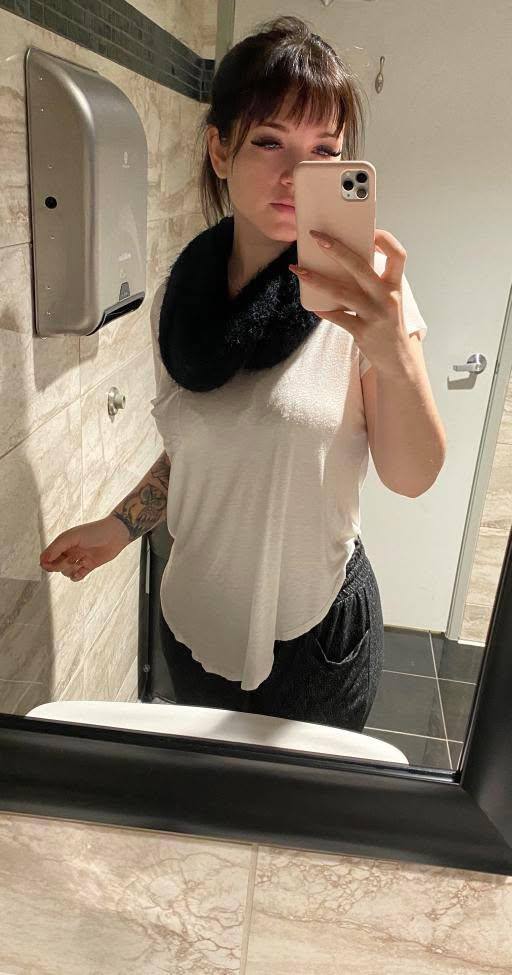 NO PAYMENT REQUIRED- SEXY SINGLE MOM AVAILABLE FOR MEET AND FUCK AS LONG AS YOU KNOW HOW TO USE YOUR DIVK🍆🍑💦