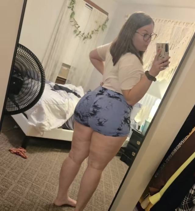 AVAILABE FOR HOOKUP AND PROFESSIONAL MASSAGE THERAPY FOR MEN IN A CALM, PRIVATE, AND DEEPLY RELAXING SPACE