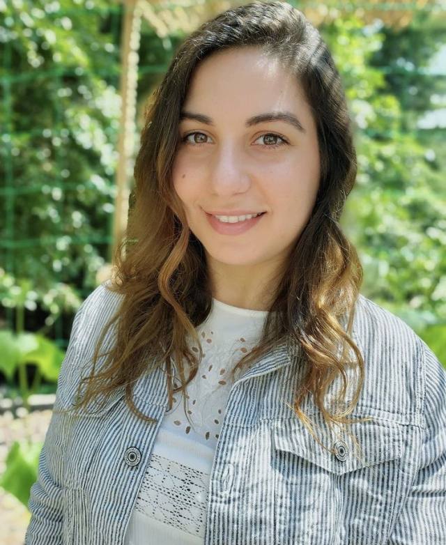 A discreet independent licensed masseuse: I’m available 24/7 for a soothing session