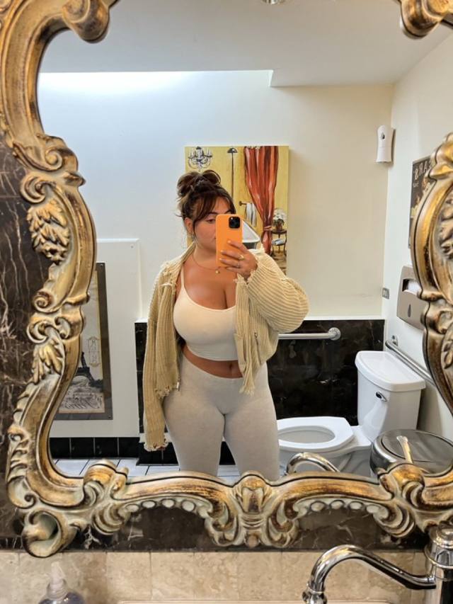 STELLA Latino  therapist I’m a naughty squirter I give full body massage with sex and blow job🍆🍑💦