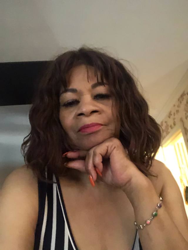 A lonely and horny sugar mommy looking for an honest and submissive baby .