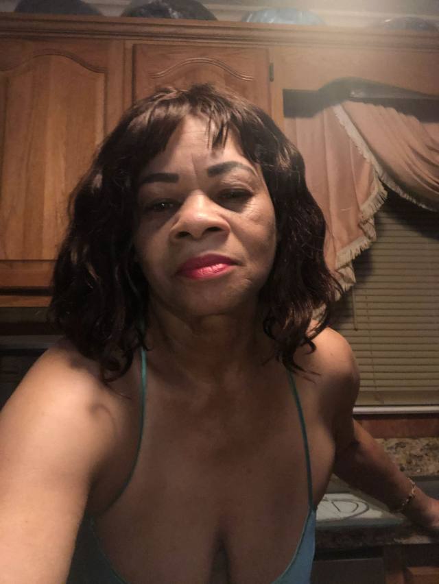 A lonely and horny sugar mommy looking for an honest and submissive baby .