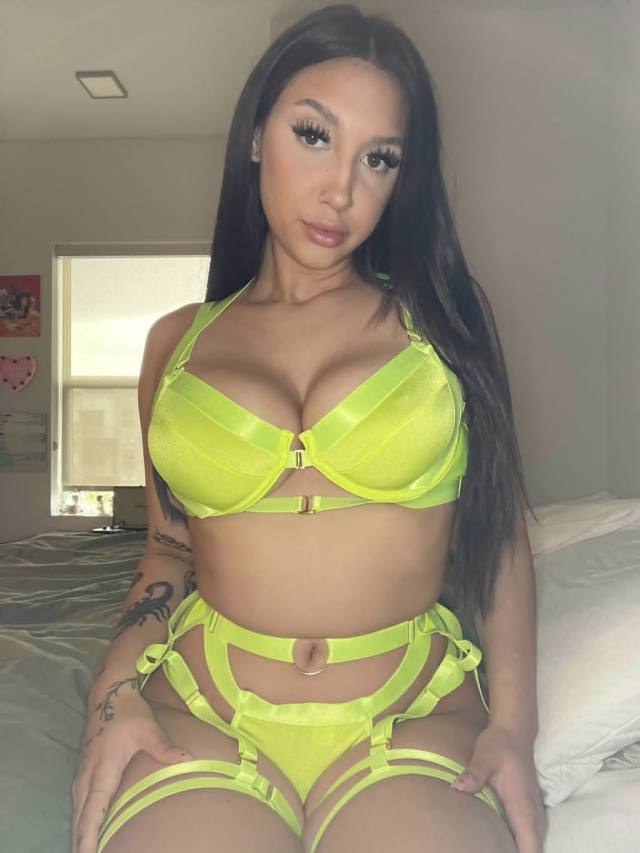 I'm available for incall and outcall service👅💋