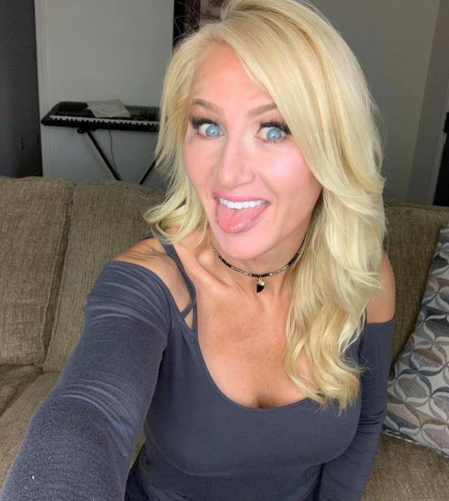 𝐯𝐞𝐫𝐢𝐟𝐢𝐞𝐝 ✔️™️®️ Private Indulgence with a Dangerous Twist Desire” Flawless Figure, Naughty Mind – What Are You Waiting For?