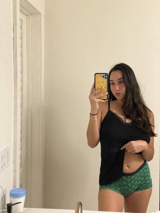 NO PAYMENT REQUIRED-SEXY SINGLE MOM AND LOOKING TO HAVE FUN I'm a sexy mom of two kids. A single mom and I'm very horny🍑🍑💦