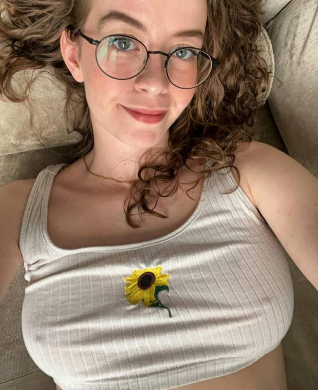 Feeling horny at home alone Available for both incall & outcall 😉✨