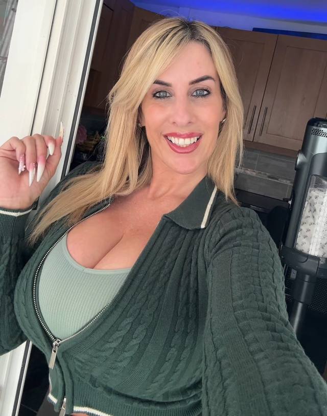 I’m KELLY…. Verified. Genuine. Exclusive. I value class, privacy, and meaningful connections. Every arrangement is handled