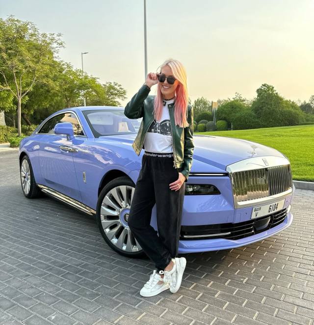 I'm a caring and honest lady I'm a billionaire from wealthy family, my motives here is to help the needy in any situation fin