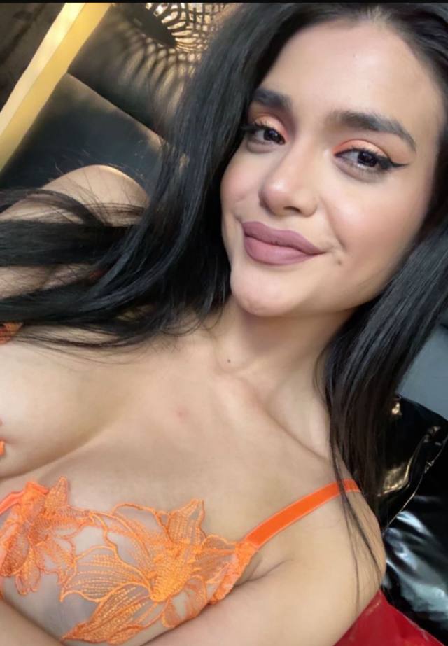 AVAILABLE FOR HOOK UP 🍑🍑FULL SERVICE🥵🥰🥰 WITH NO RESTRICTIONS VERY ROMANTIC 🥵🥵AND SEXY 🍆🍑AlWAYS IN FUCK MOOD💦💦