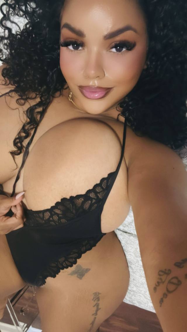 I’m a professional and a melanin magic motion, I’m available for both incall and outcall , also available for hookups , text