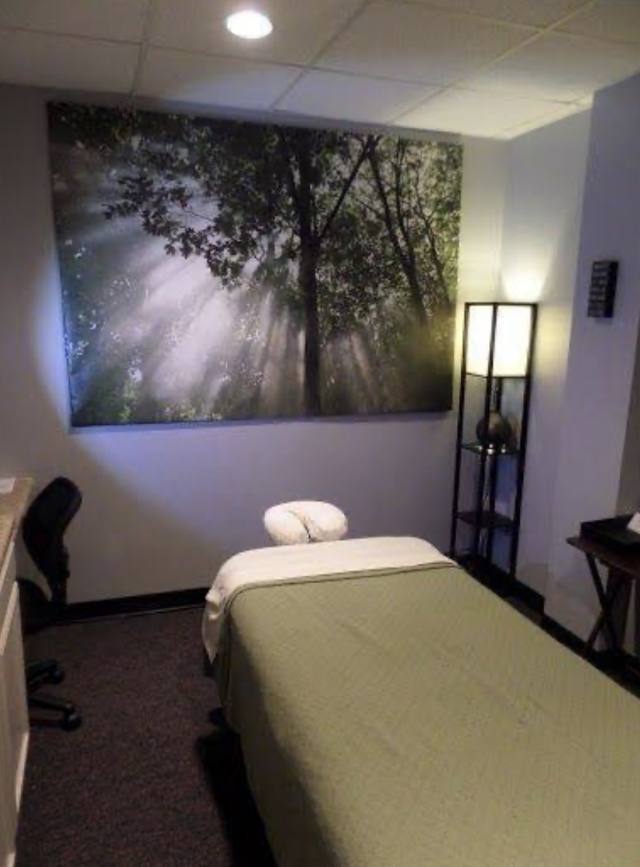 I'm available for some wild fun, full body massages with happy ending.hmu let's get hot together and enjoy the night🍆👅🍑