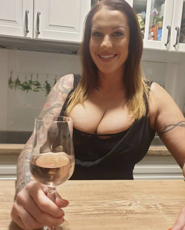 SINGLE HORNY MILF……SEEKING ONLY ONE SINGLE AND MATURE MAN 🙏💕💗