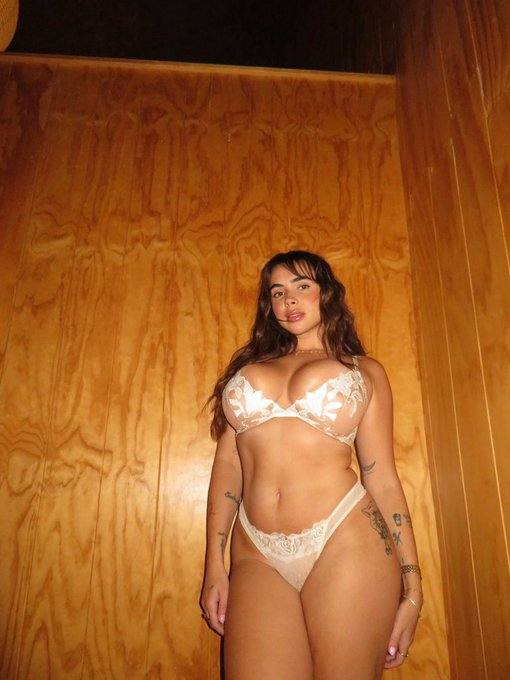 STELLA Latino  therapist I’m a naughty squirter I give full body massage with sex and blow job🍆🍑💦