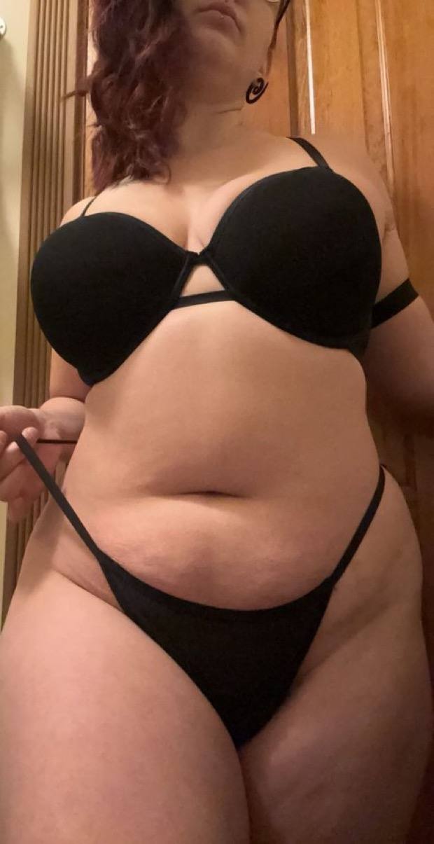 Hit me up for a body rub and full body massage, I sell nasty content and I do phone fun