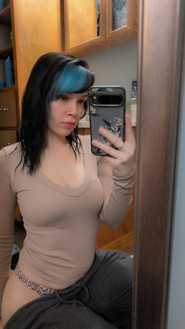 AVAILABLE for HOOKUP😘, I ACCEPT PAYMENT in PERSON💰✅) I’M DTF 🍆🍑 ✍️…Text Me 💬+17272970593