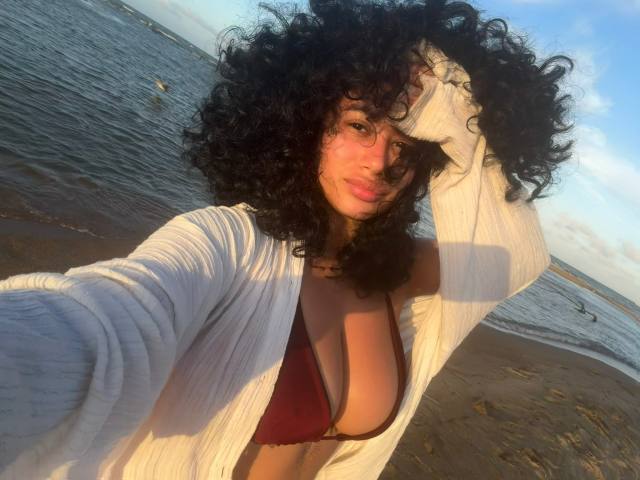 I’m horny ready to have fun and I’ve got all kinds of drugs available for sell hmu for that as well💕🍑 text me on +1 737 299 4