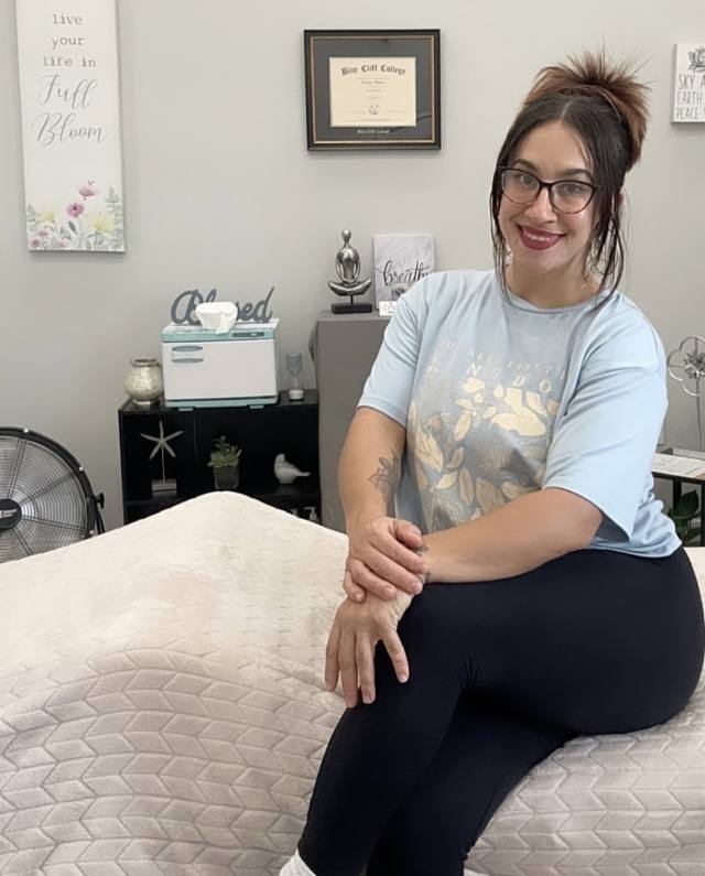 I'M A LICENSED MASSAGE THERAPIST TO MEN WHO WANT A PROFESSIONAL MASSAGE IN A RELAXED SETTING
