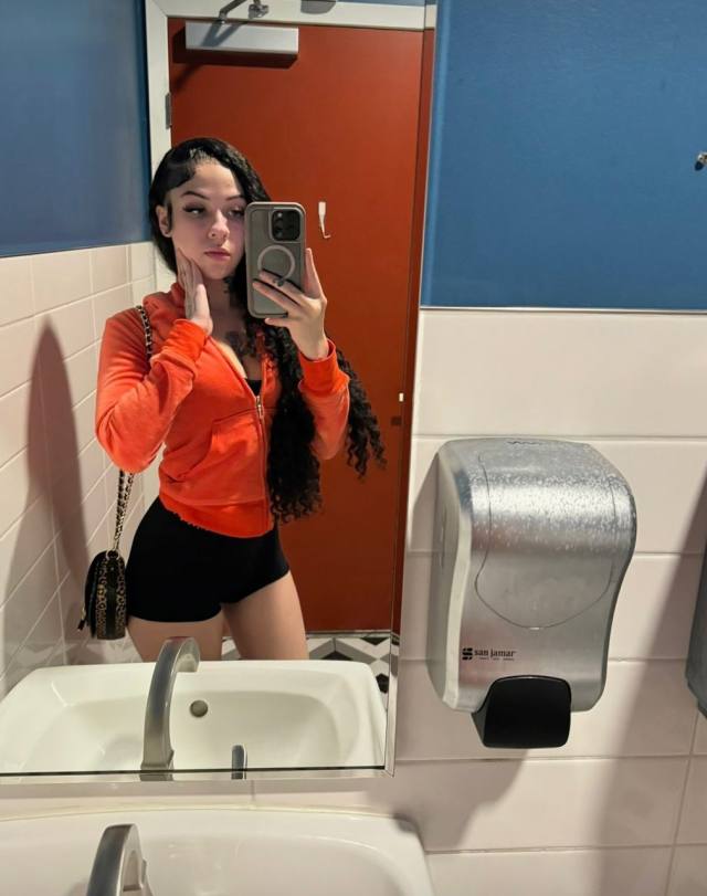 Kayla available for hookup and massages