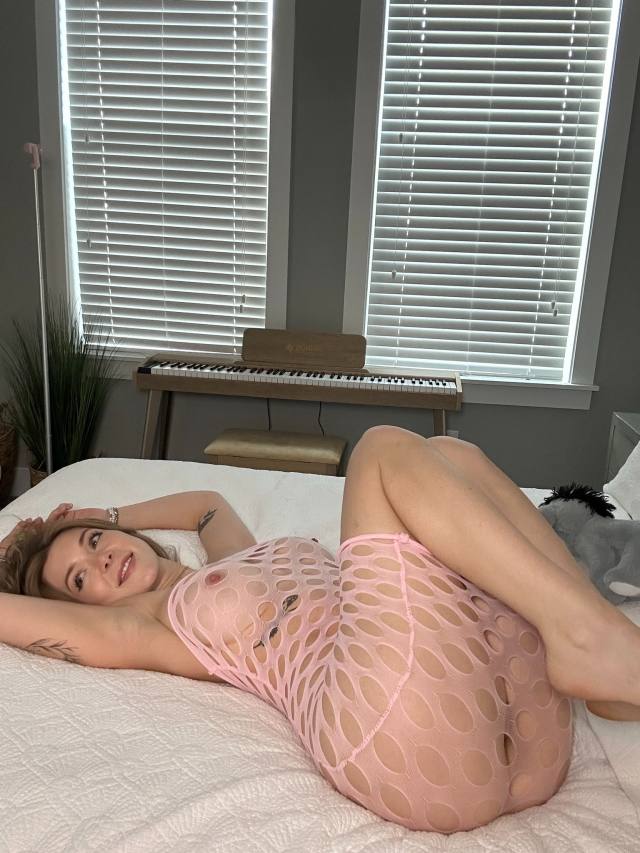 Available for hookup and fun 👅💦🍆🍑 I’m Sweetpussy. Feeling lonely? I’m here to satisfy your cravings and keep you wanting more