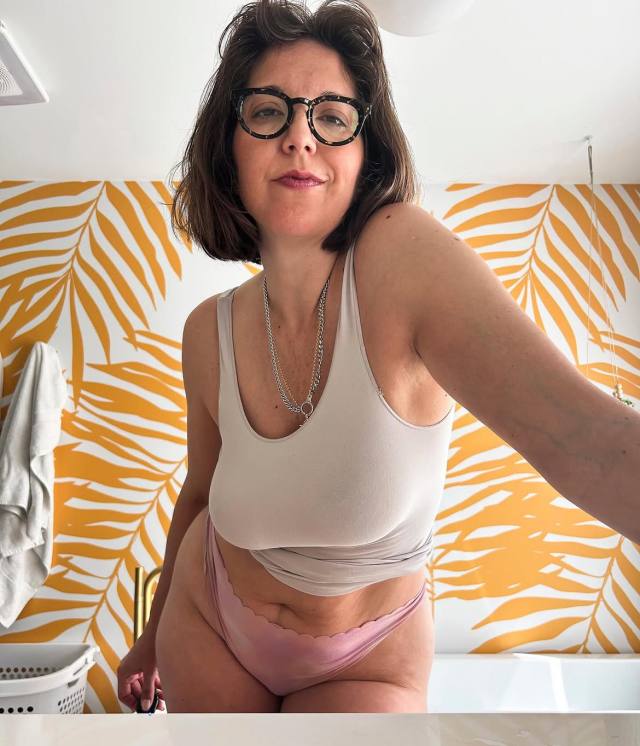 47 years old PROFESSIONAL, INDEPENDENT, MATURE MASSEUSE, I OFFER ALL KINDS OF MASSAGE\HAPPY ENDING TO YOUR BEST SATISFACTION