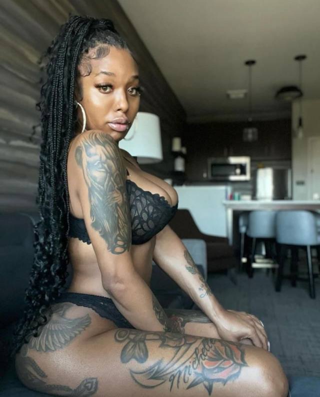 IM DOWN FOR BOTH HOOKUP 💦😘AND BODY MASSAGE 💆💆‍♂️