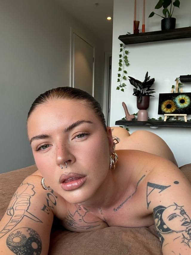 SEXY FREAK IN TOWN .. NO DEPOSITS.. READY TO HAVE FUN - INCALL/OUTCALLS/CARFUN