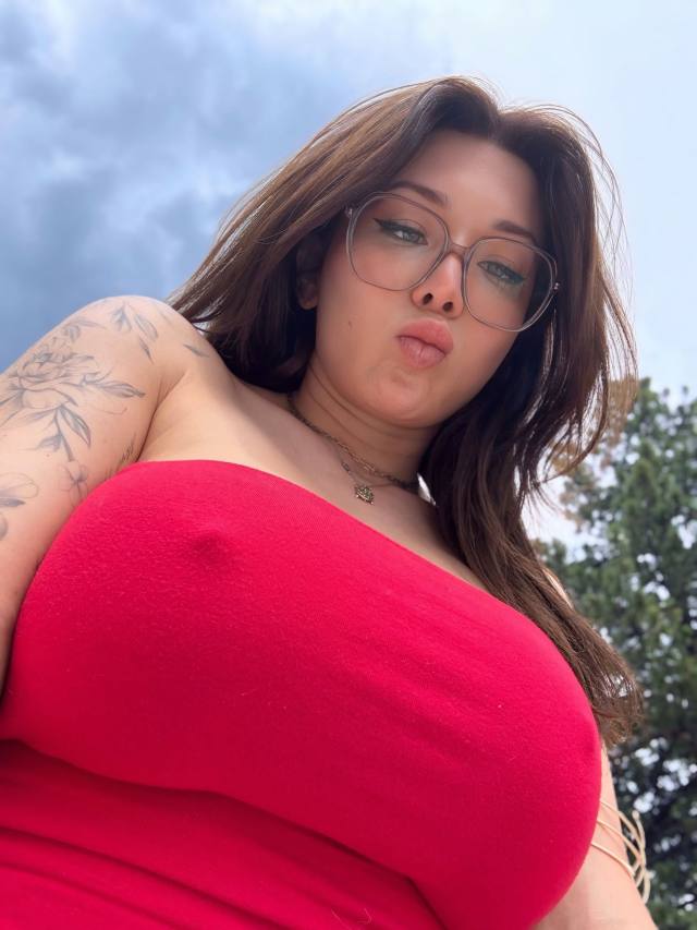 Available now for Meet Up and Full Body Massage with a happy ending. Sexting & FT Shows ,Content Sales 🍆👅