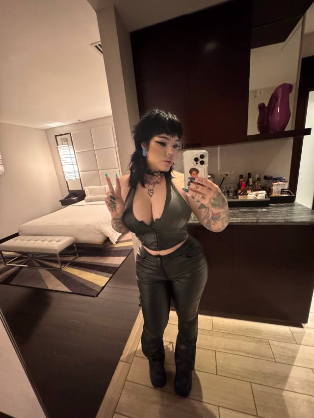 Meet/fuck