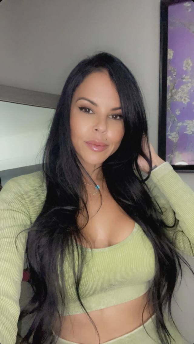 Classy Lady Seeking a True Gentleman