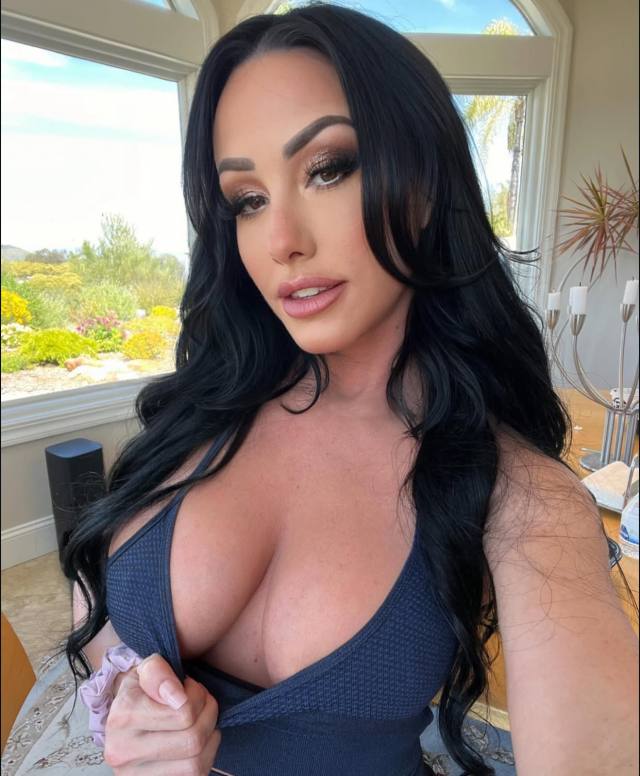 Hi Lover😘  420 FRIENDLY.I LIKE TO PARTY HARD.  Best time with me.😍