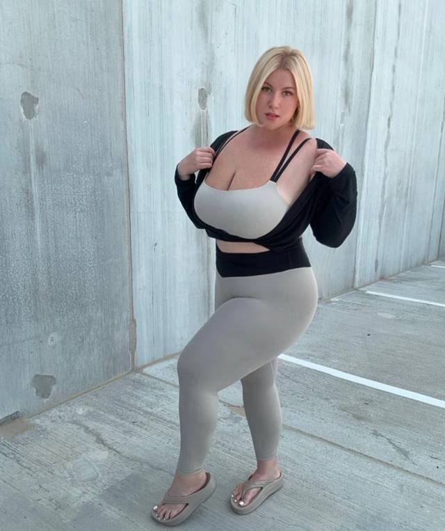 Available now for Meet Up and Full Body Massage with a happy ending. Sexting & FT Shows ,Content Sales 🍆👅