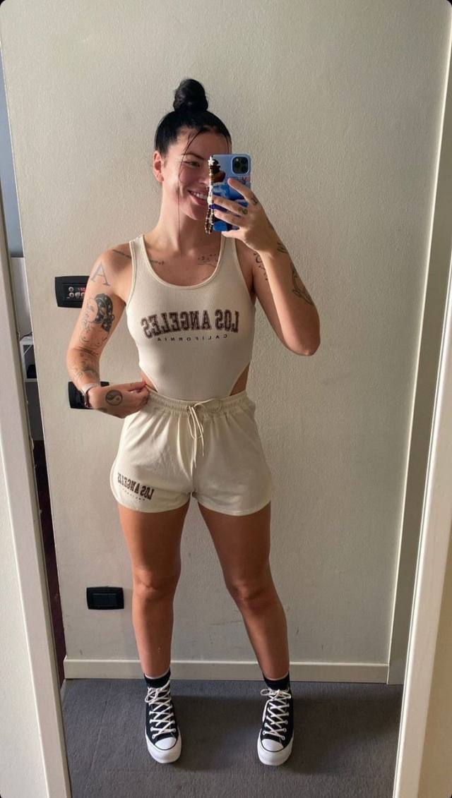 HMU if you're down for fuck or hookups with your location either you host or I host •and ask for my rates 00