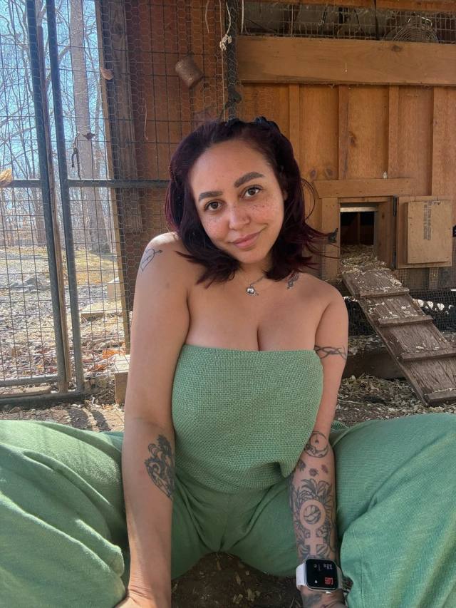 im a mobile licensed massage therapist I render all types of body massages,cracks and therapy at fair affordable rates 🥰🥰🥰🥰
