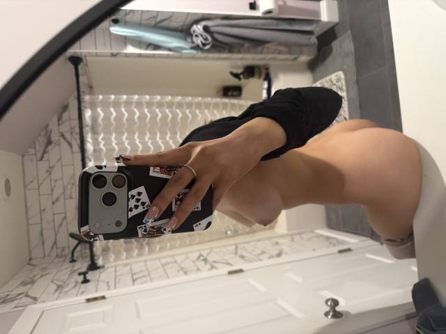 AVAILABLE FOR HOOKUP LOW AFFORDABLE RATE  💦👅