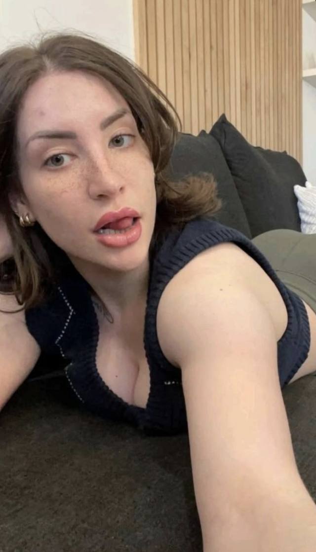 NO PAYMENT REQUIRED- SEXY SINGLE MOM AVAILABLE FOR MEET AND FUCK AS LONG AS YOU KNOW HOW TO USE YOUR DICK🍑💦