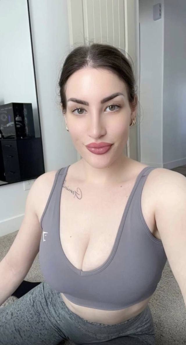 NO PAYMENT REQUIRED- SEXY SINGLE MOM AVAILABLE FOR MEET AND FUCK AS LONG AS YOU KNOW HOW TO USE YOUR DICK🍑💦