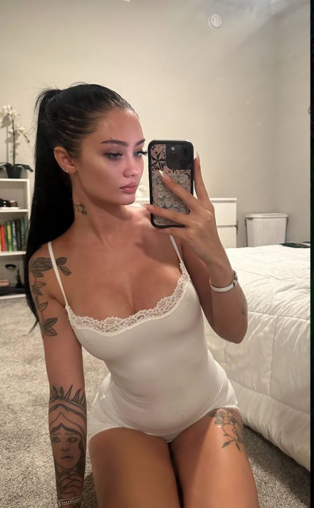💕 Juicy Soft Booty 🍑 Cum play with me baby 🍆