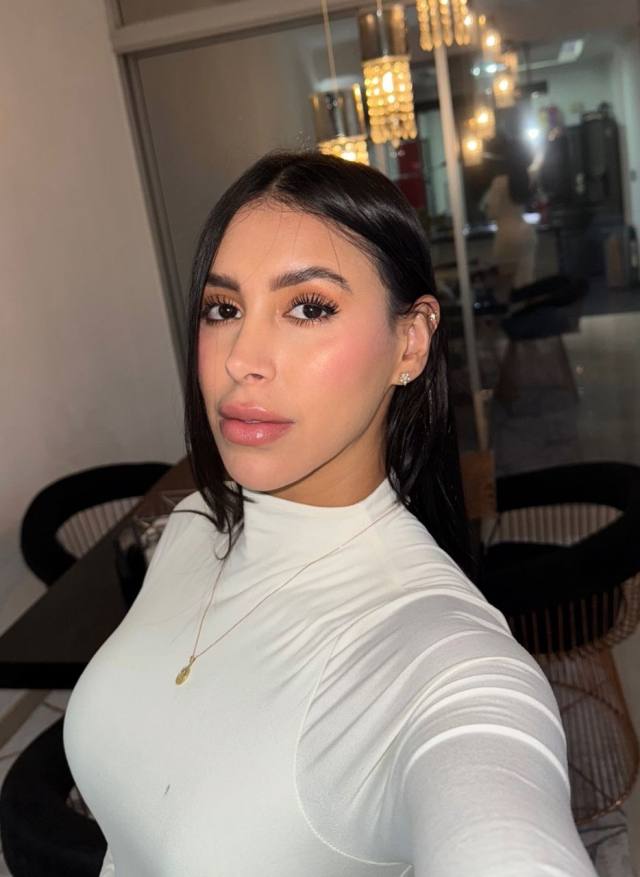 I’m  a sexy mom of two kids. A single mom and I’m very horny all the time since it’s been long I’ve beeen with a man.