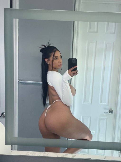 STELLA Latino  therapist I’m a naughty squirter I give full body massage with sex and blow job🍆🍑💦