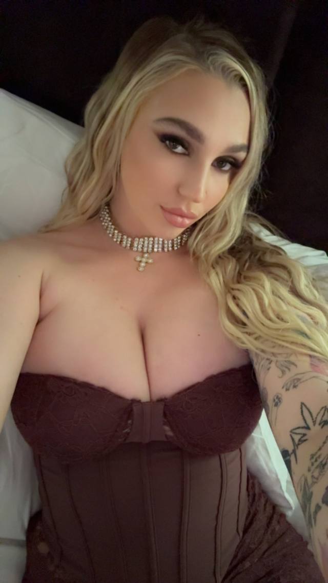 I’m available for body rubs and hookup both incall and outcall