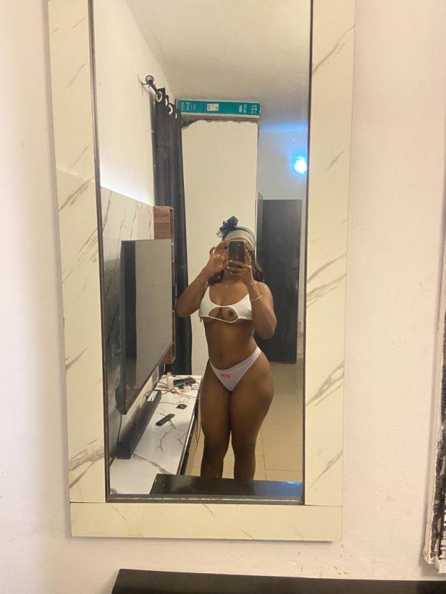 REAL EBONY 🍫🍩 DOWN FOR NEARBY MEET UPs text me 414-748-9925